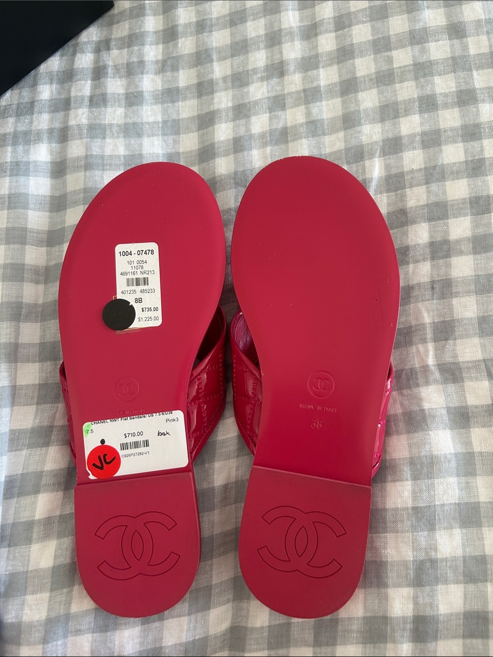 CHANEL Hot Pink Patent Quilted Thong Sandals with Gold CC - Picture 2 of 3